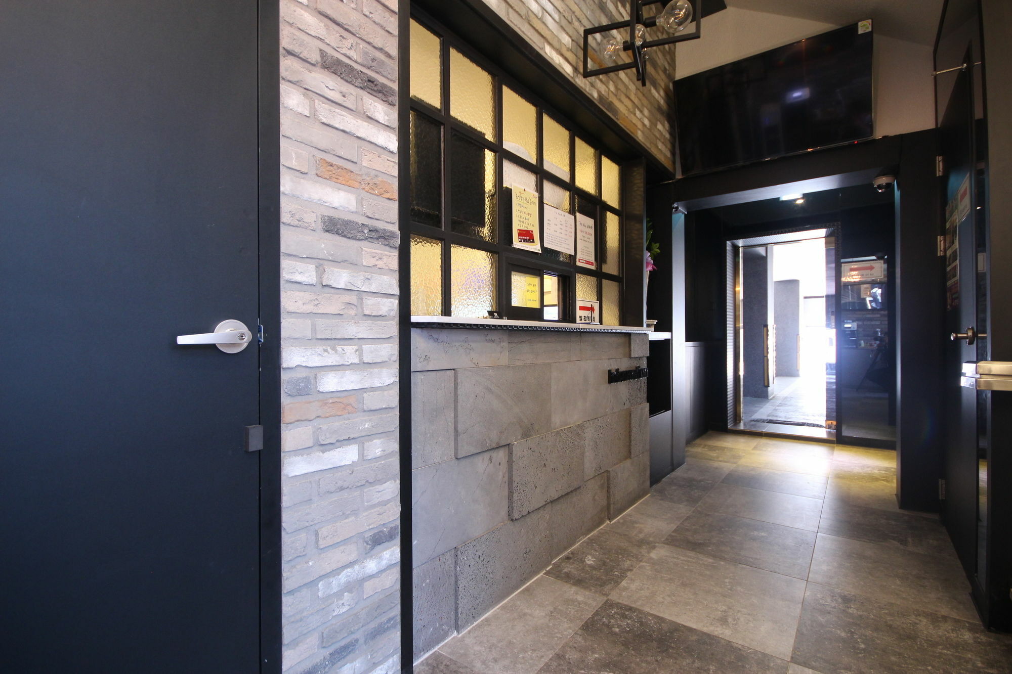 The May Hotel Busan Bagian luar foto